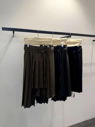 黑色