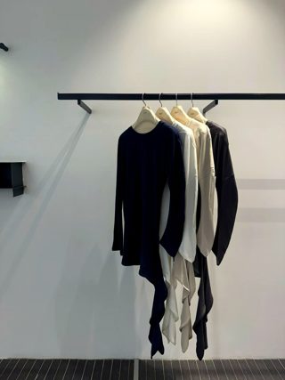 深蓝色