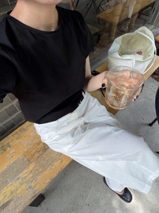 黑色