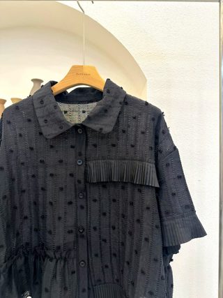 黑色