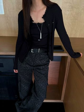 黑色