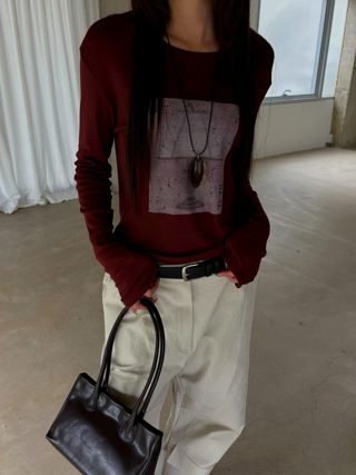 酒红色