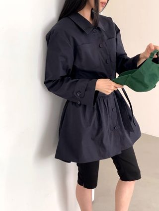 深蓝色