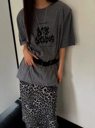 灰色