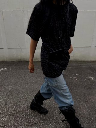 黑色
