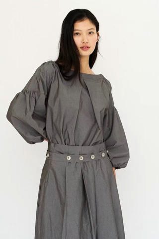 灰色