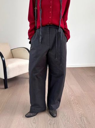 黑色