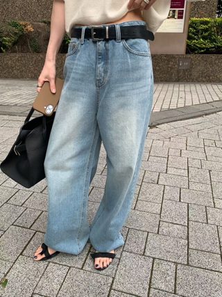 浅蓝色