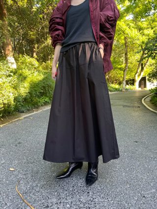 酒红色