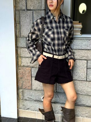黑色