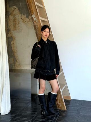 黑色