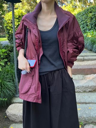酒红色