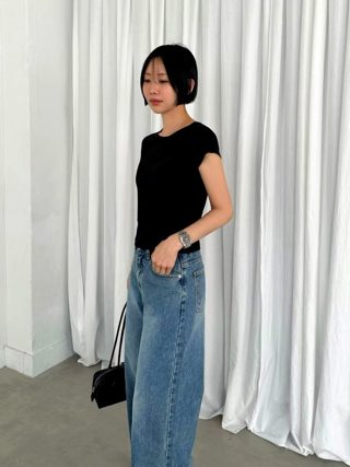 黑色