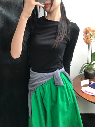 黑色