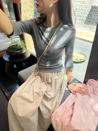 灰色