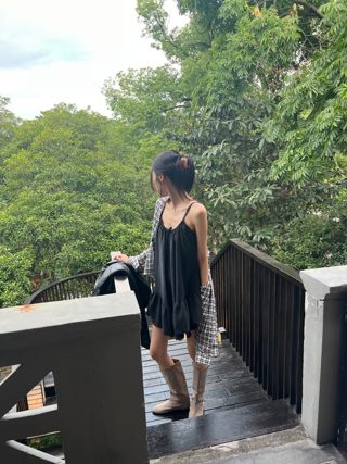 黑色