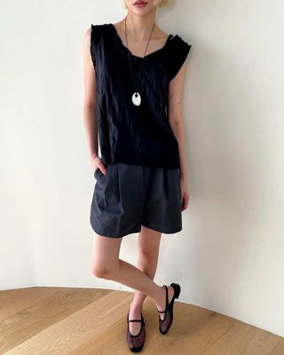 黑色