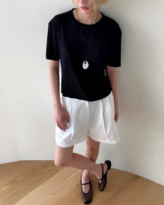 黑色