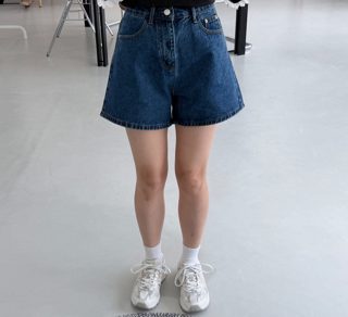 深蓝色