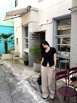 黑色