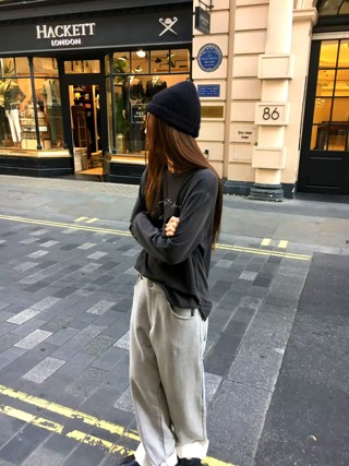 黑色