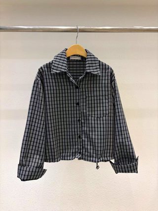 黑色