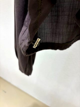 黑色