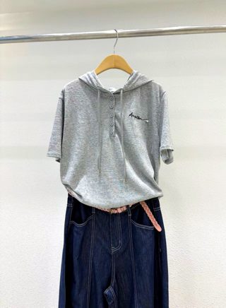 灰色