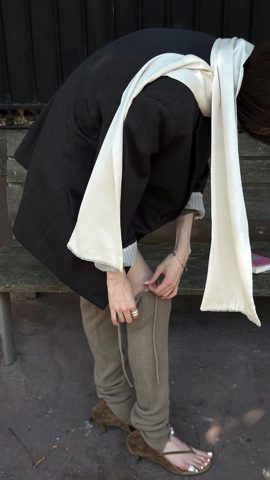 灰色