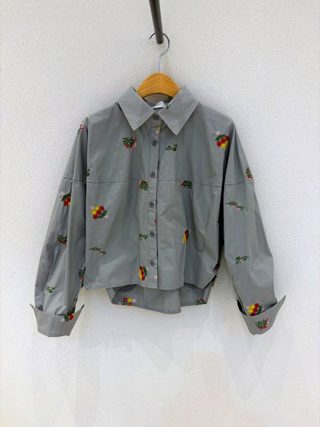 灰色