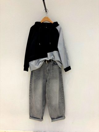 黑色