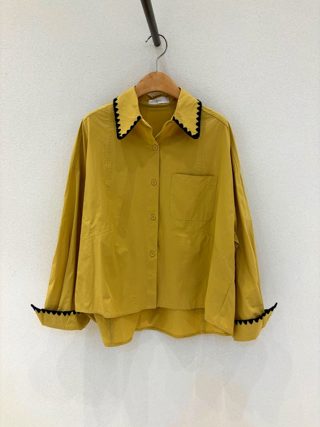 黄色