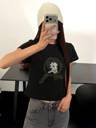 黑色