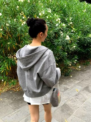 灰色