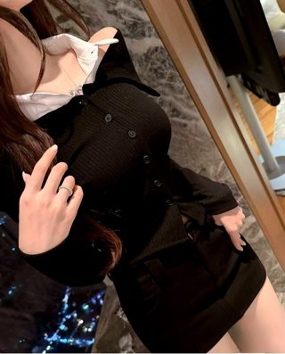 黑色