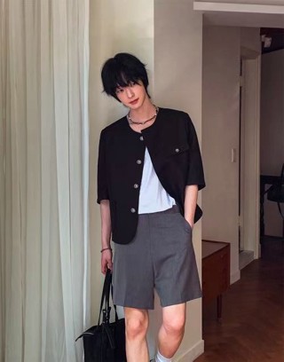 灰色