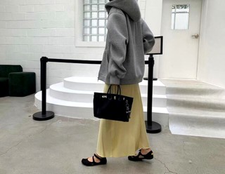 灰色