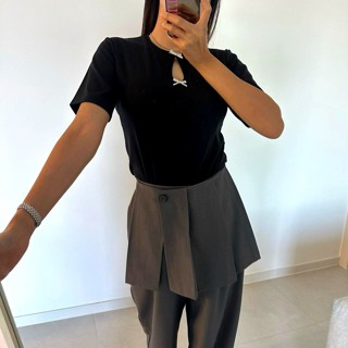 黑色