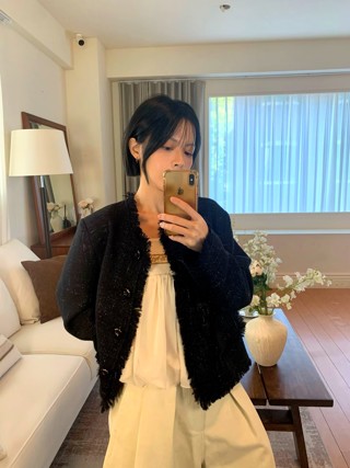 黑色
