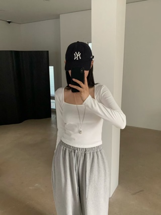 黑色