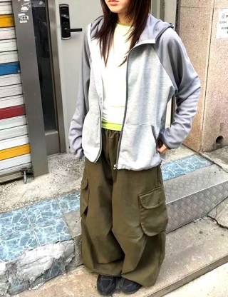 灰色