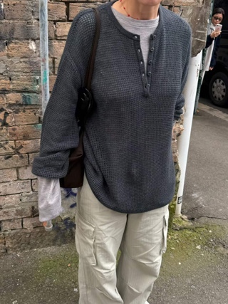 灰色