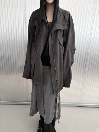 黑色