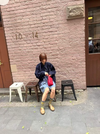 灰色