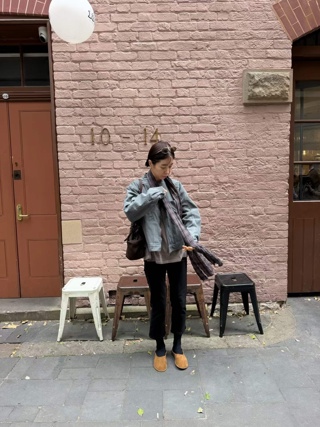 灰色