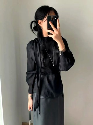 黑色