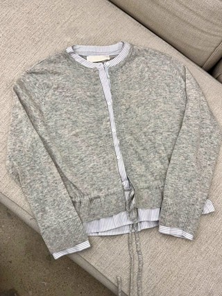 灰色