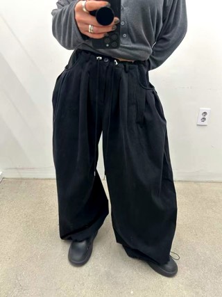 黑色