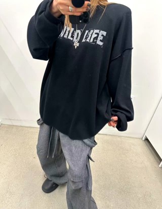黑色