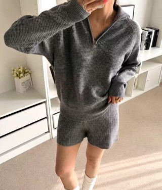 灰色
